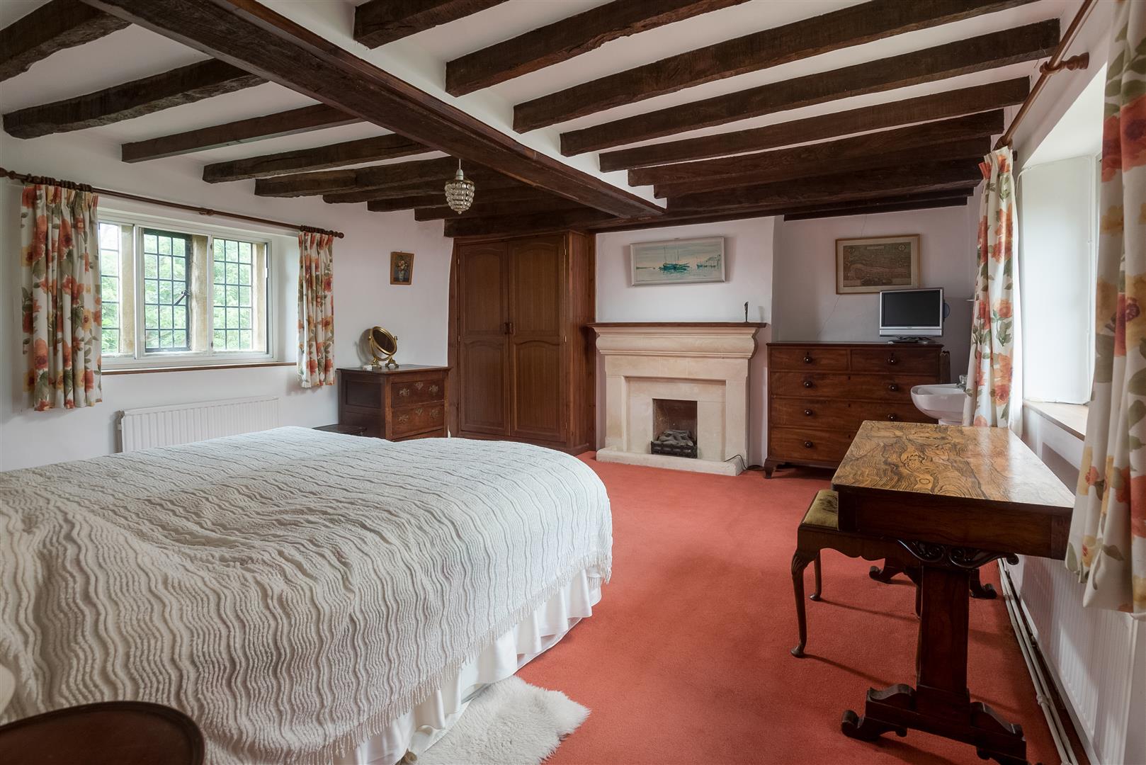 4 Bed, 3 Bath Property For Sale in Church Street, Westonsubedge, GL55 6QT